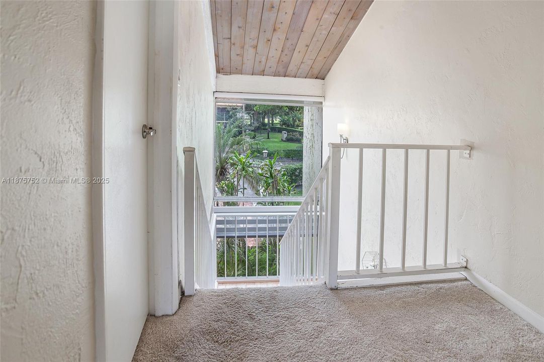 合同活跃: $314,900 (2 贝兹, 2 浴室, 1550 平方英尺)