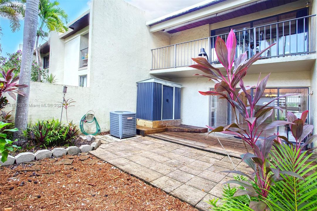 合同活跃: $314,900 (2 贝兹, 2 浴室, 1550 平方英尺)