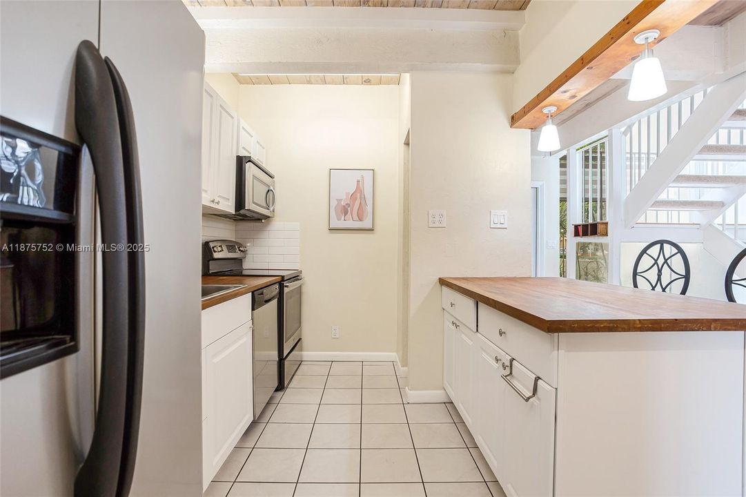 合同活跃: $314,900 (2 贝兹, 2 浴室, 1550 平方英尺)