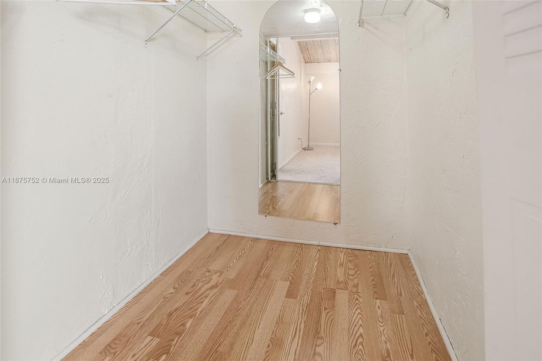 合同活跃: $314,900 (2 贝兹, 2 浴室, 1550 平方英尺)