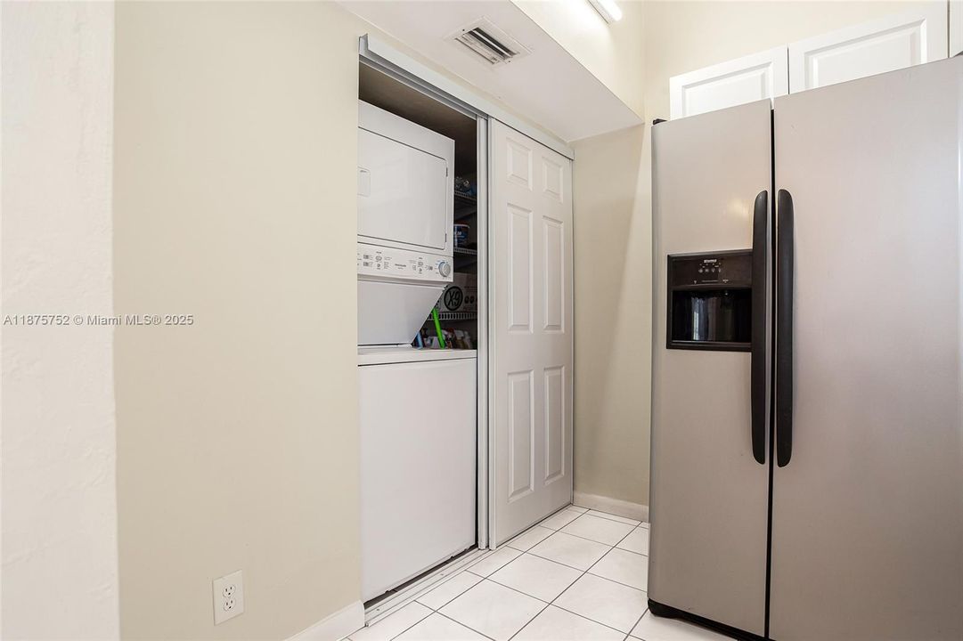 合同活跃: $314,900 (2 贝兹, 2 浴室, 1550 平方英尺)