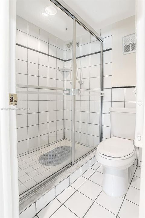 合同活跃: $314,900 (2 贝兹, 2 浴室, 1550 平方英尺)