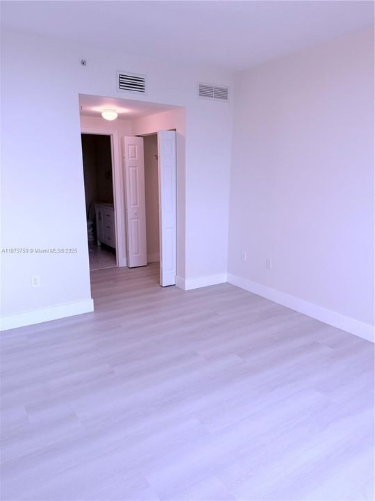 For Sale: $530,000 (2 beds, 2 baths, 1084 Square Feet)