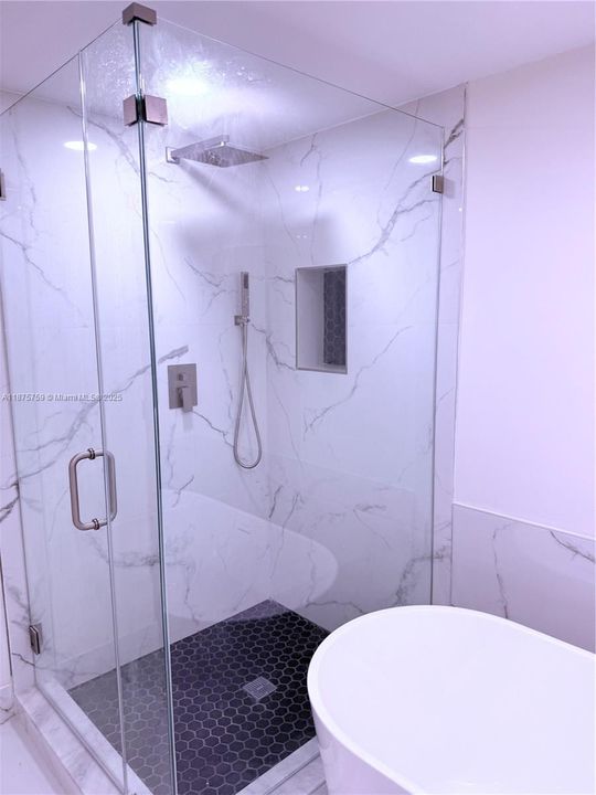 For Sale: $530,000 (2 beds, 2 baths, 1084 Square Feet)