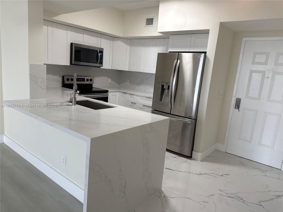 For Sale: $530,000 (2 beds, 2 baths, 1084 Square Feet)