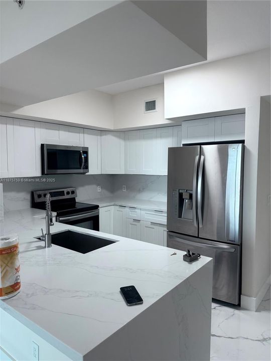 For Sale: $530,000 (2 beds, 2 baths, 1084 Square Feet)