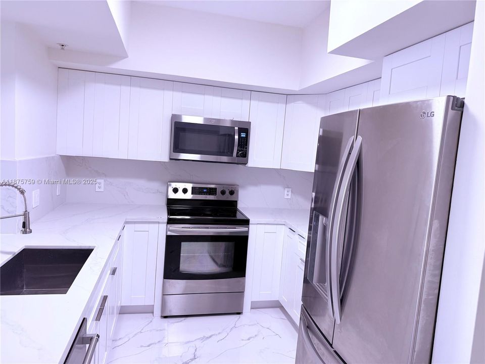 For Sale: $530,000 (2 beds, 2 baths, 1084 Square Feet)