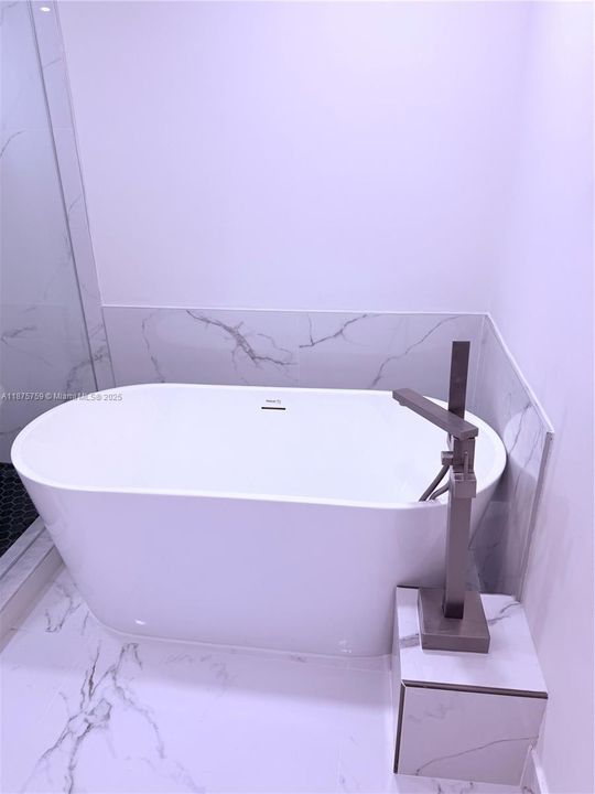 For Sale: $530,000 (2 beds, 2 baths, 1084 Square Feet)