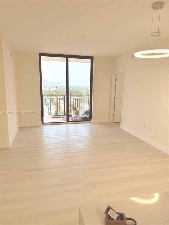 For Sale: $530,000 (2 beds, 2 baths, 1084 Square Feet)