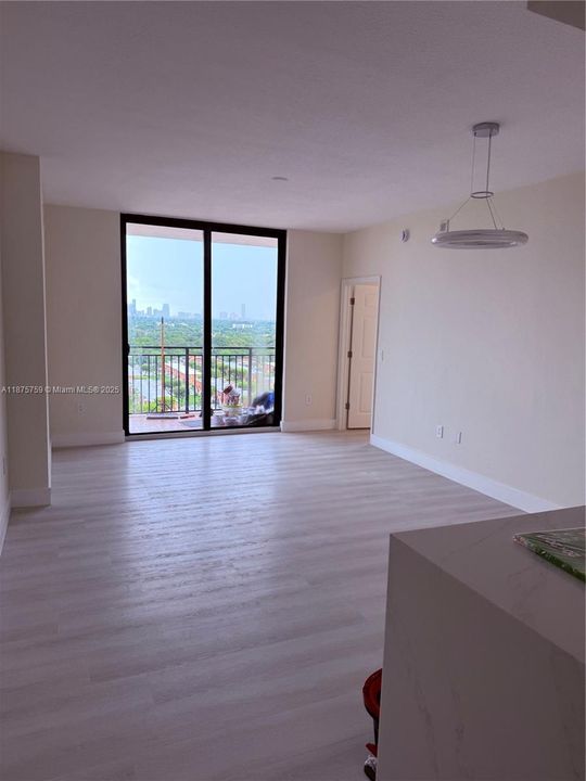 For Sale: $530,000 (2 beds, 2 baths, 1084 Square Feet)