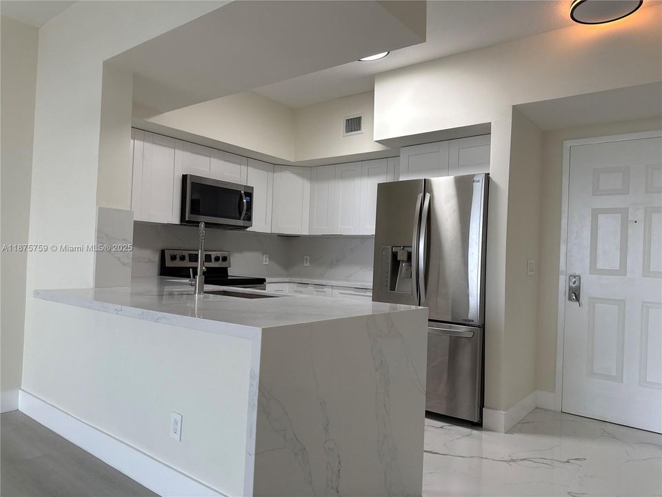 For Sale: $530,000 (2 beds, 2 baths, 1084 Square Feet)