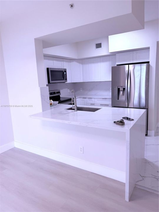 For Sale: $530,000 (2 beds, 2 baths, 1084 Square Feet)