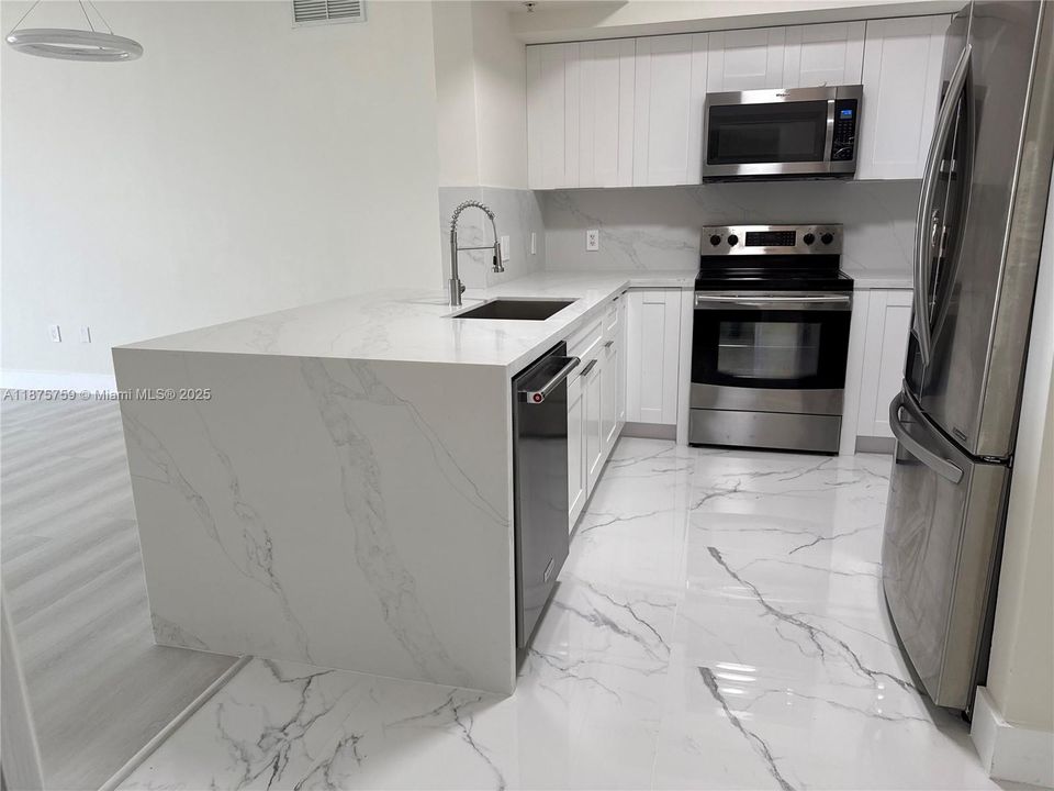 For Sale: $530,000 (2 beds, 2 baths, 1084 Square Feet)