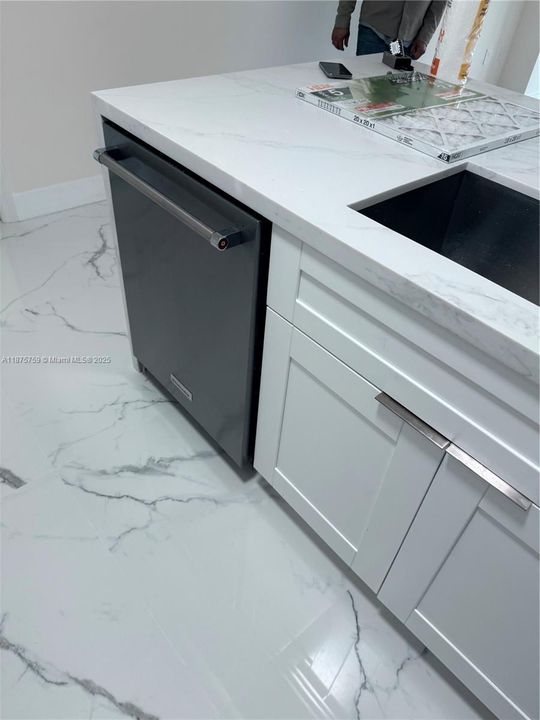 For Sale: $530,000 (2 beds, 2 baths, 1084 Square Feet)