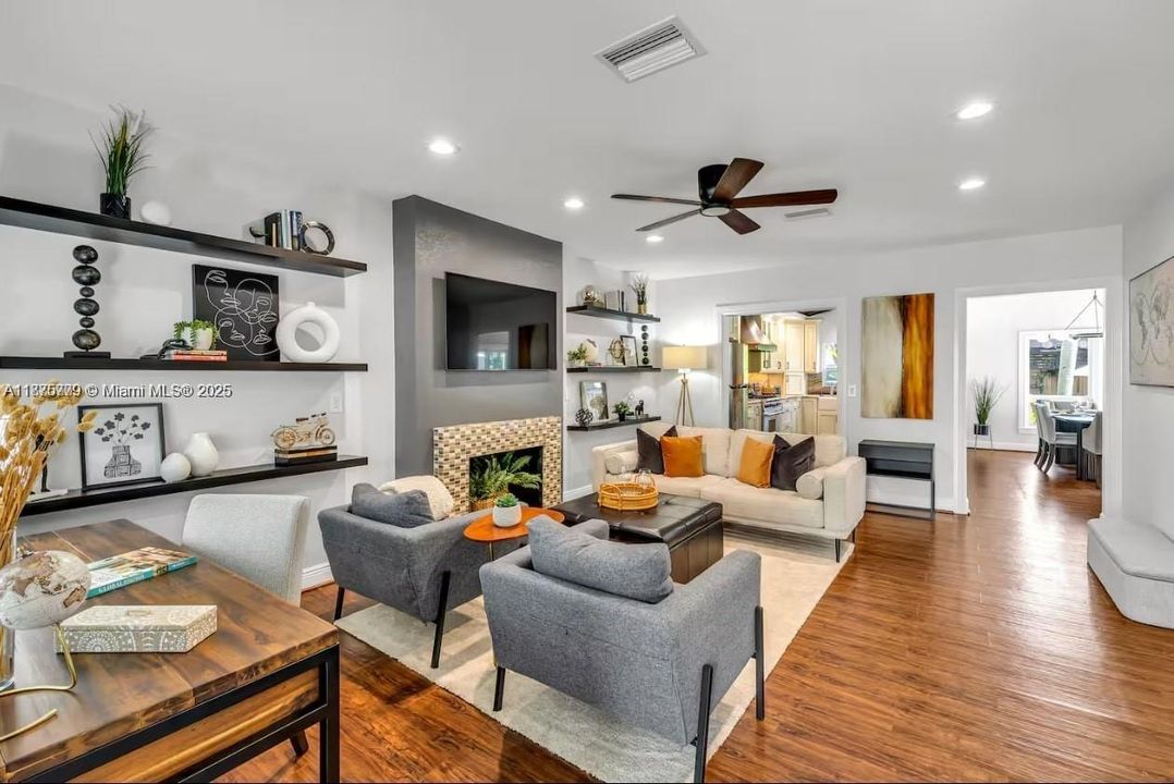 En Renta: $14,000 (4 camas, 2 baños, 3570 Pies cuadrados)