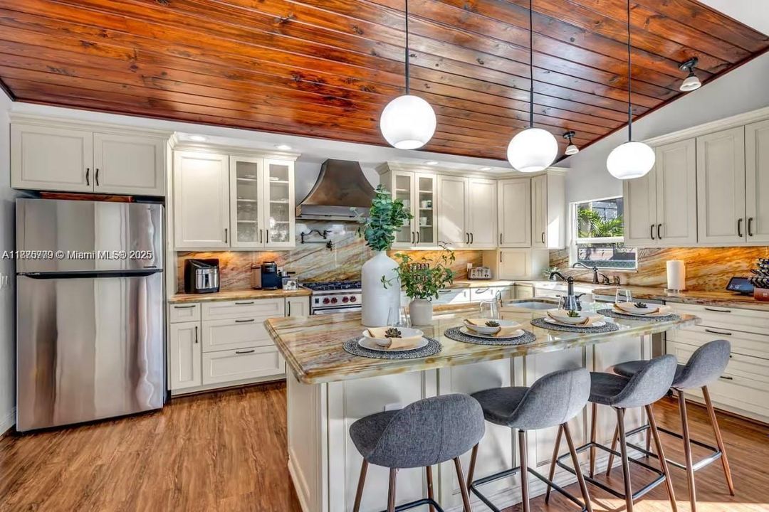 En Renta: $14,000 (4 camas, 2 baños, 3570 Pies cuadrados)