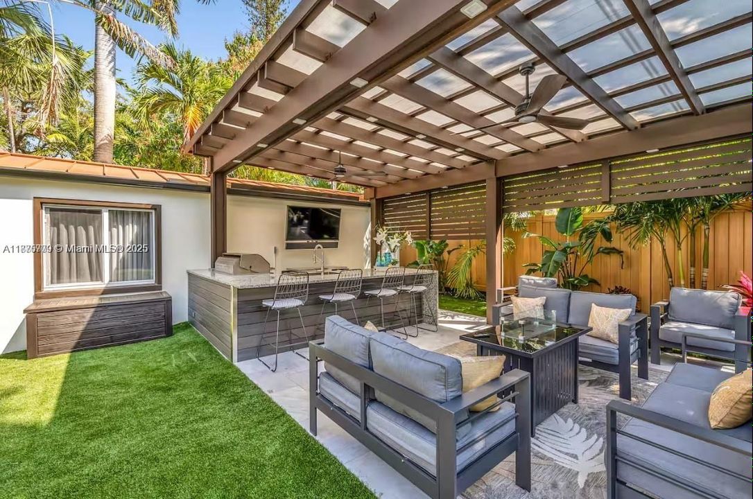 En Renta: $14,000 (4 camas, 2 baños, 3570 Pies cuadrados)