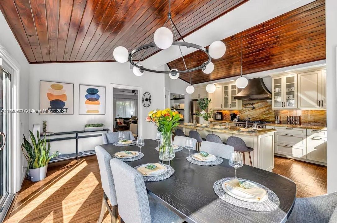 En Renta: $14,000 (4 camas, 2 baños, 3570 Pies cuadrados)