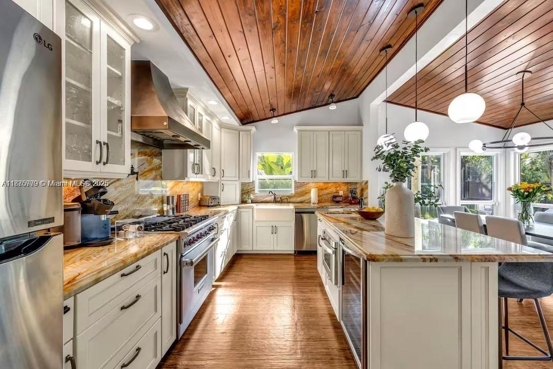 En Renta: $14,000 (4 camas, 2 baños, 3570 Pies cuadrados)