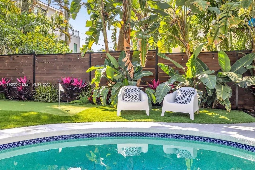 En Renta: $14,000 (4 camas, 2 baños, 3570 Pies cuadrados)