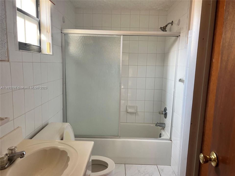 В аренду: $1,250 (0 спален, 1 ванн, 350 Квадратных фут)