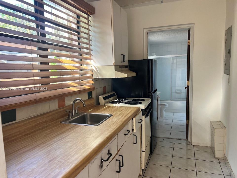 В аренду: $1,250 (0 спален, 1 ванн, 350 Квадратных фут)