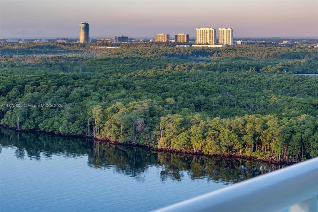 For Sale: $1,129,000 (3 beds, 3 baths, 1553 Square Feet)