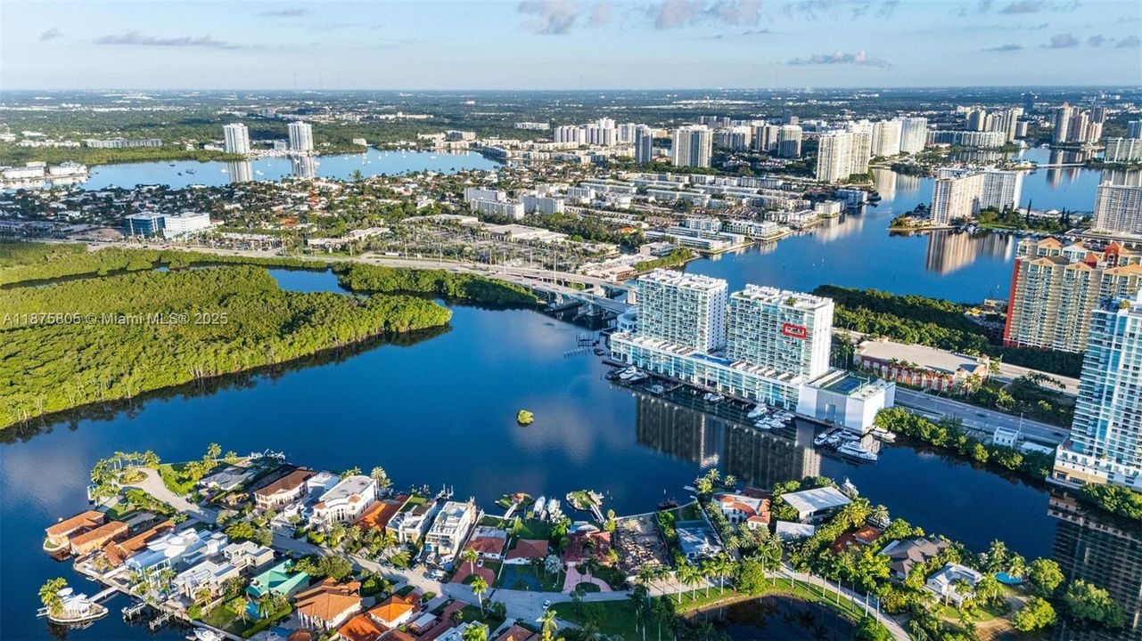 For Sale: $1,129,000 (3 beds, 3 baths, 1553 Square Feet)