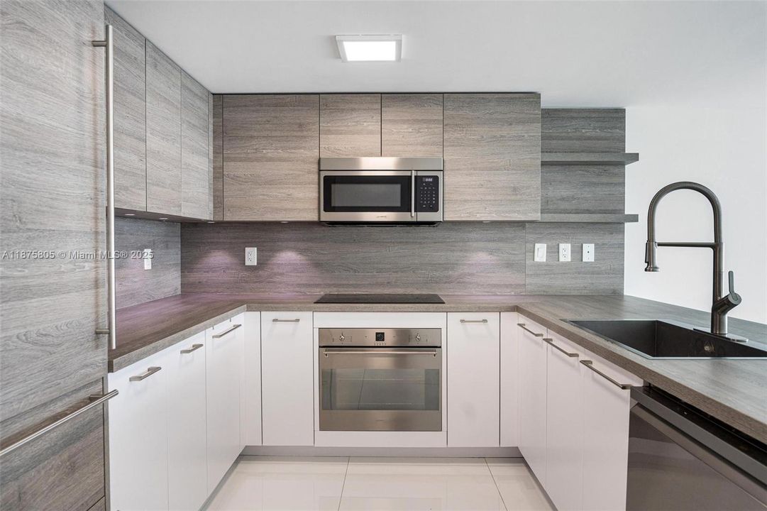 For Sale: $1,129,000 (3 beds, 3 baths, 1553 Square Feet)