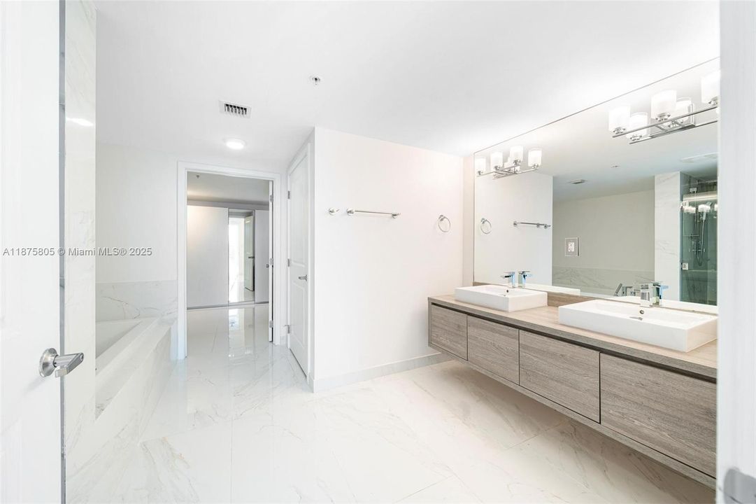 For Sale: $1,129,000 (3 beds, 3 baths, 1553 Square Feet)