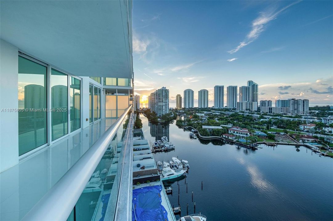 For Sale: $1,129,000 (3 beds, 3 baths, 1553 Square Feet)