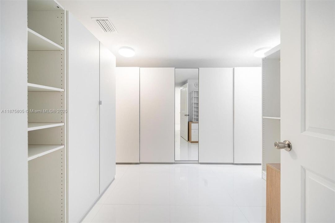 Master Walking Closet