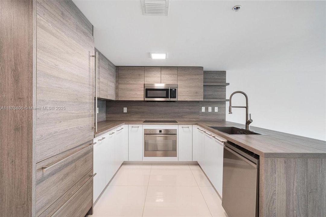 For Sale: $1,129,000 (3 beds, 3 baths, 1553 Square Feet)