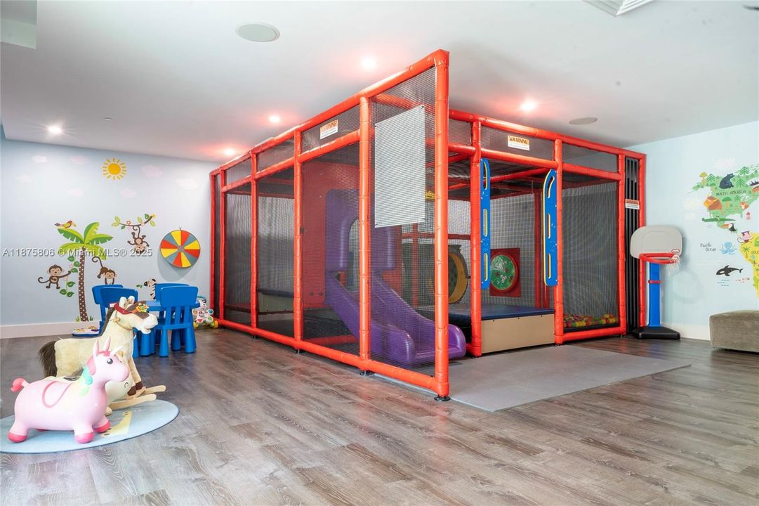 На продажу: $699,000 (2 спален, 2 ванн, 1289 Квадратных фут)