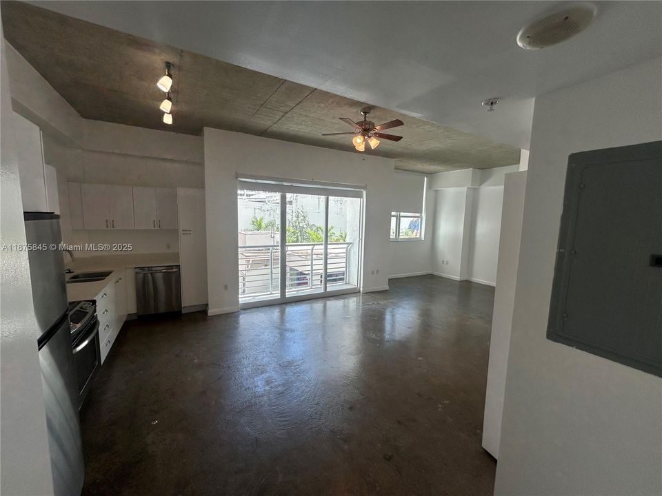 待售: $350,000 (1 贝兹, 1 浴室, 620 平方英尺)