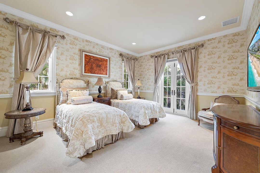 Guest bedroom 5