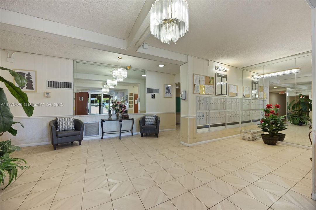 待售: $71,900 (1 贝兹, 1 浴室, 870 平方英尺)