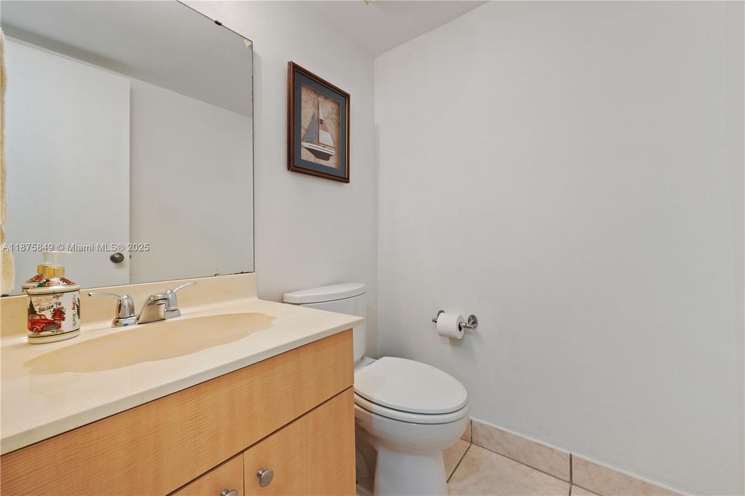 待售: $71,900 (1 贝兹, 1 浴室, 870 平方英尺)