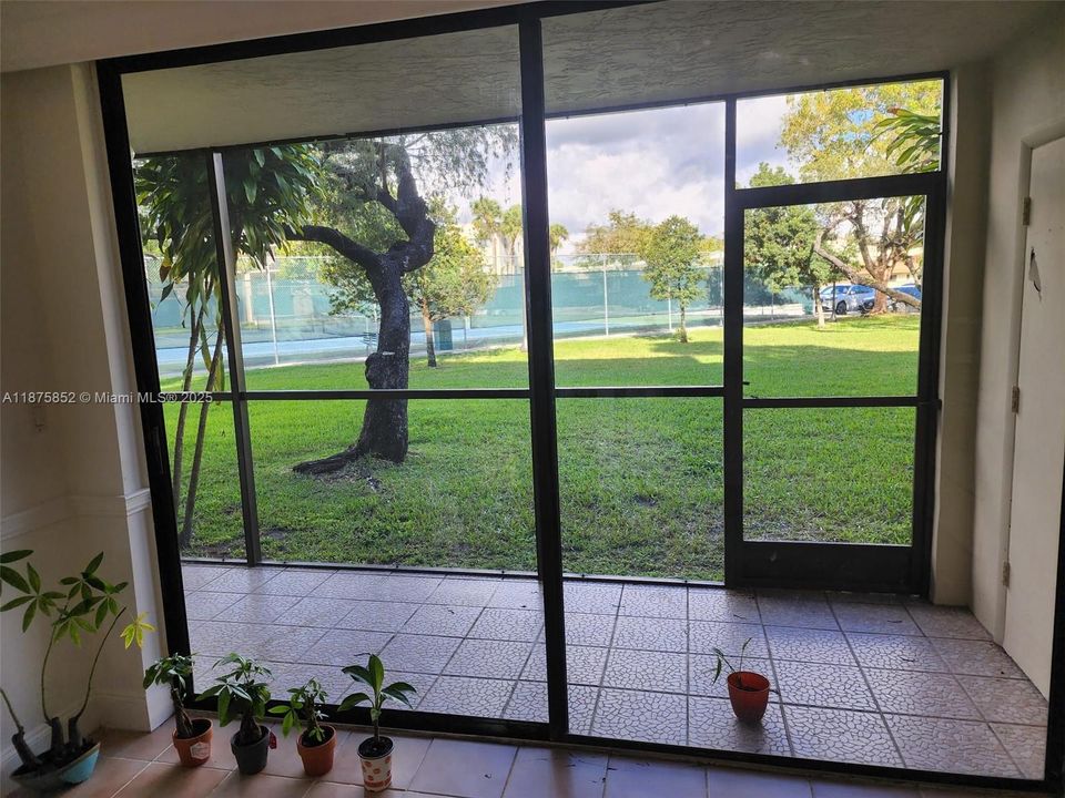 合同活跃: $265,000 (3 贝兹, 2 浴室, 1040 平方英尺)