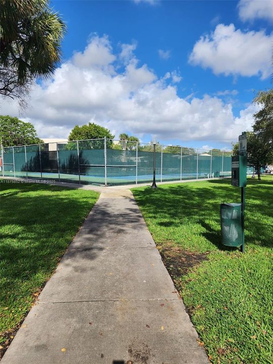 合同活跃: $265,000 (3 贝兹, 2 浴室, 1040 平方英尺)