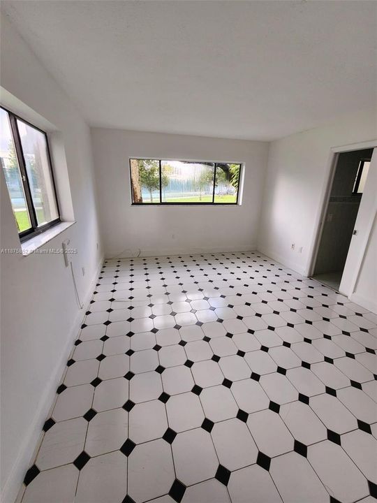 合同活跃: $265,000 (3 贝兹, 2 浴室, 1040 平方英尺)