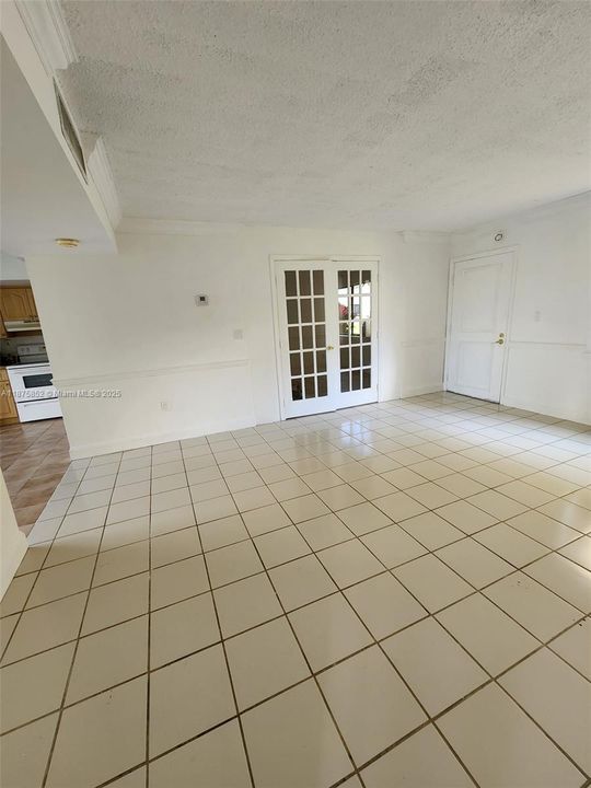 合同活跃: $265,000 (3 贝兹, 2 浴室, 1040 平方英尺)