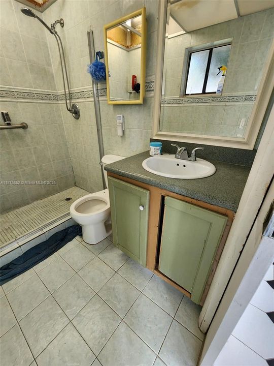 合同活跃: $265,000 (3 贝兹, 2 浴室, 1040 平方英尺)