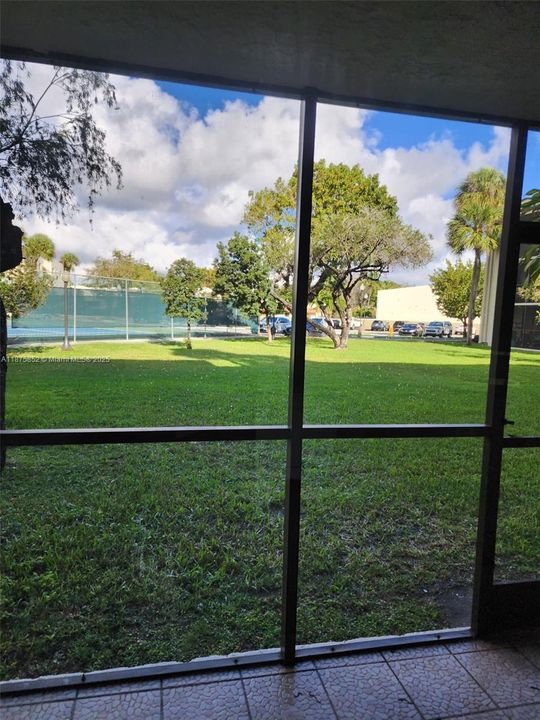 合同活跃: $265,000 (3 贝兹, 2 浴室, 1040 平方英尺)