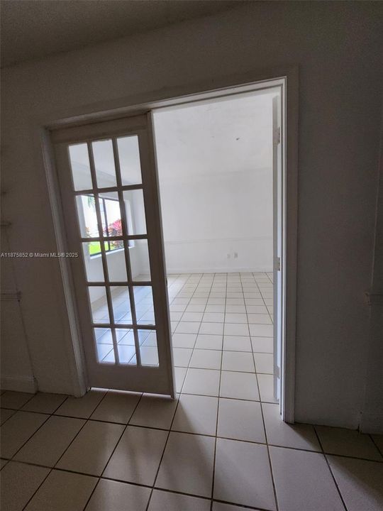 合同活跃: $265,000 (3 贝兹, 2 浴室, 1040 平方英尺)