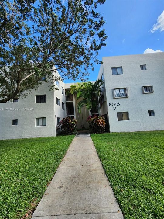 合同活跃: $265,000 (3 贝兹, 2 浴室, 1040 平方英尺)