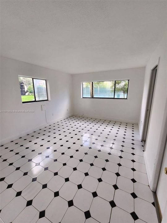 合同活跃: $265,000 (3 贝兹, 2 浴室, 1040 平方英尺)