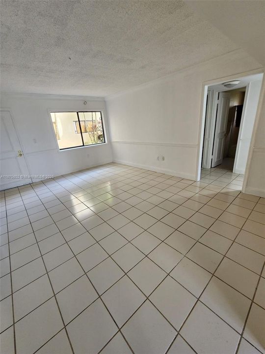 合同活跃: $265,000 (3 贝兹, 2 浴室, 1040 平方英尺)