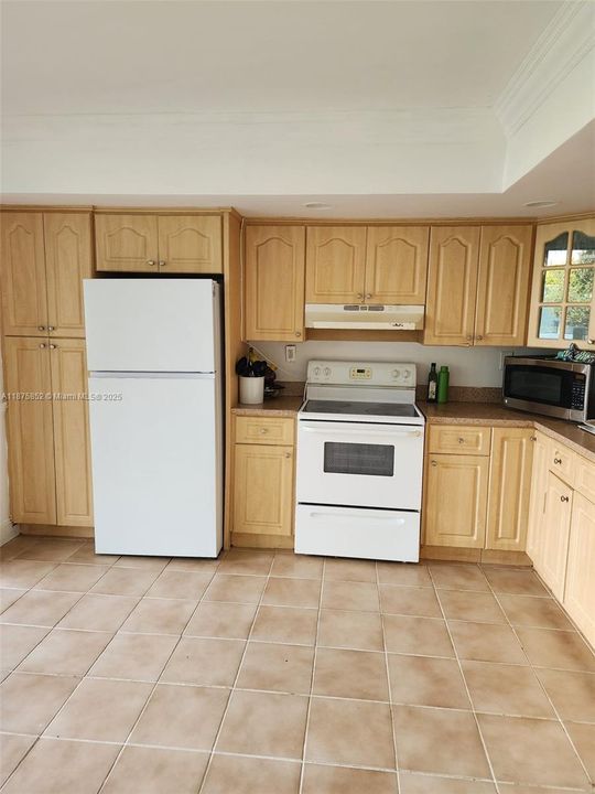 合同活跃: $265,000 (3 贝兹, 2 浴室, 1040 平方英尺)