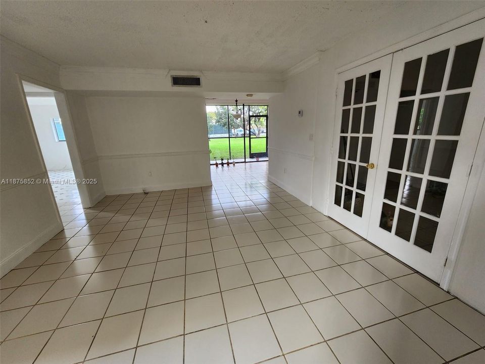 合同活跃: $265,000 (3 贝兹, 2 浴室, 1040 平方英尺)